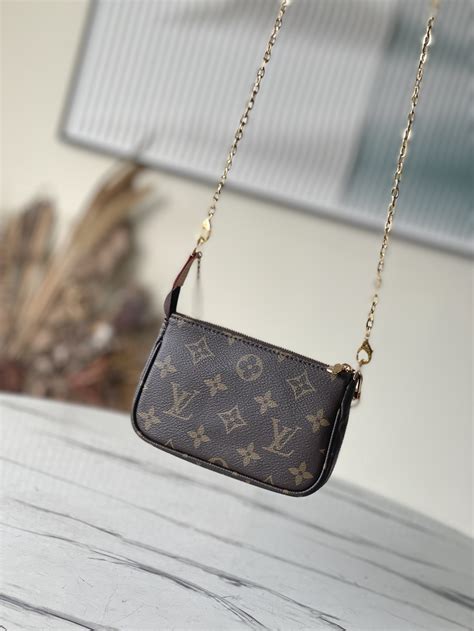 louis vuitton m82510|louis vuitton monogram pouch.